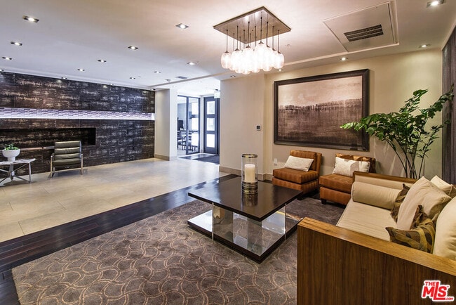 property at 432 N Oakhurst Dr