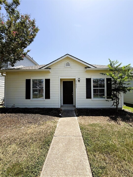 21823 Grassy Hill Ln in Spring, TX - Foto de edificio