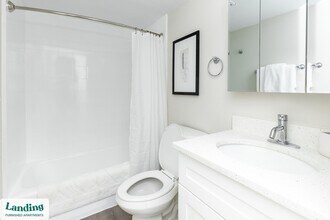 305 Dr. M.L.K. Jr St S, Unit 813 in St. Petersburg, FL - Foto de edificio - Building Photo