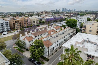 8611 Burton Way in Los Angeles, CA - Building Photo - Building Photo