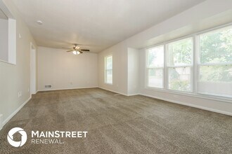 12000 E 57th St in Kansas City, MO - Building Photo - Building Photo
