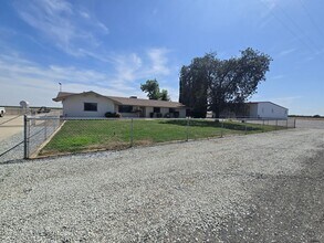 6695 Kent Ave in Hanford, CA - Building Photo - Building Photo