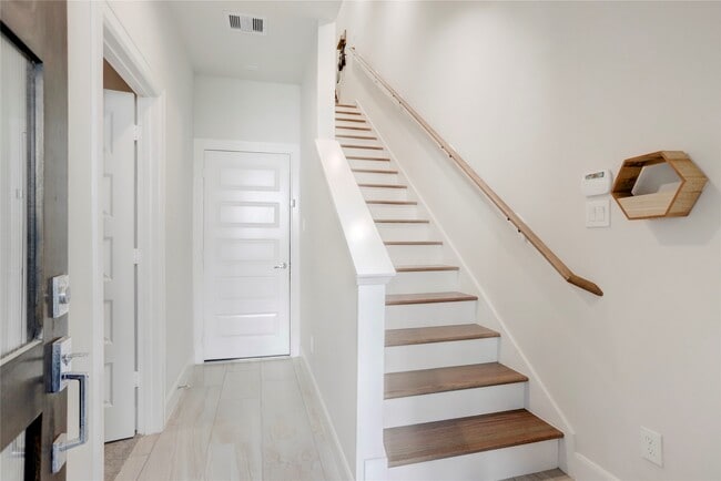 2781 Clinton Dr in Houston, TX - Foto de edificio - Building Photo