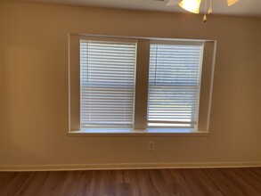 8031 Barnes Ridge Ln in Houston, TX - Foto de edificio - Building Photo