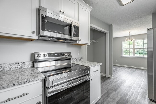 property at 2011 S Lyerly St