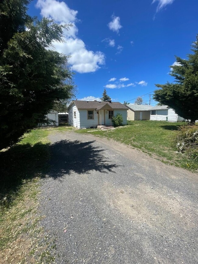 4206 Bisbee St in Klamath Falls, OR - Foto de edificio - Building Photo