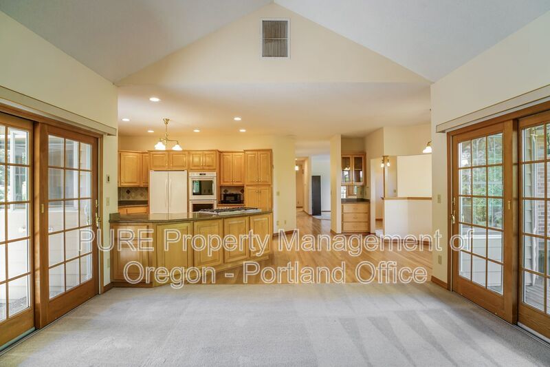 14020 SW 158th Terrace in Portland, OR - Building Photo