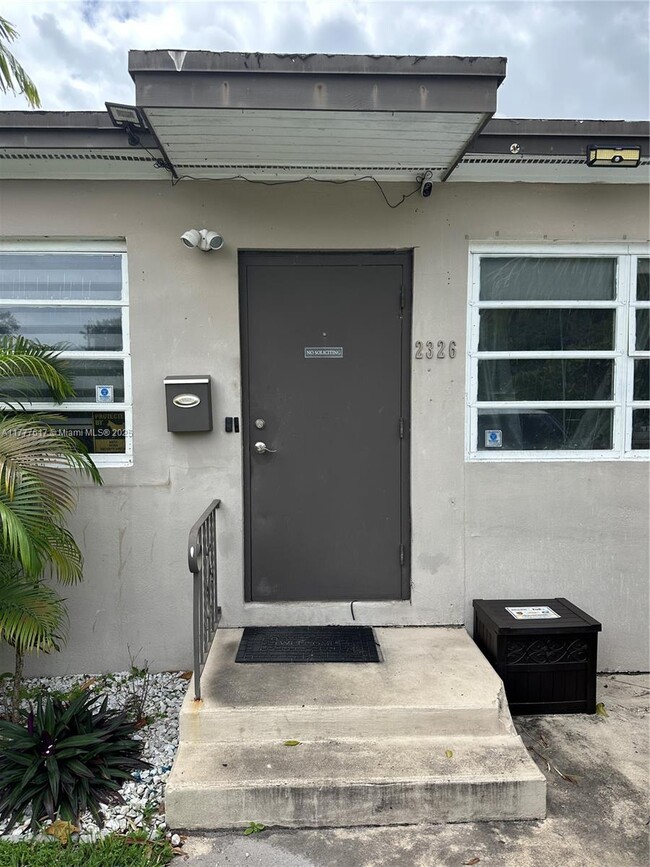 2326 Harding St in Hollywood, FL - Building Photo - Building Photo