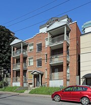 30 Caroline St S in Hamilton, ON - Building Photo