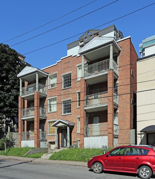 30 Caroline St S in Hamilton, ON - Building Photo