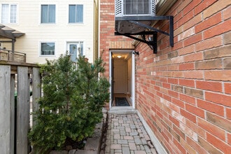 16 Natalie Pl in Toronto, ON - Building Photo - Building Photo