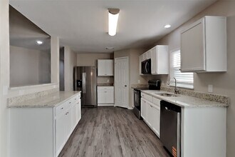 11810 Skydale Dr in Tomball, TX - Building Photo - Building Photo