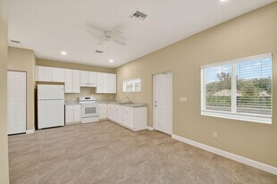 4953 Serafica Dr in Lake Worth Beach, FL - Building Photo