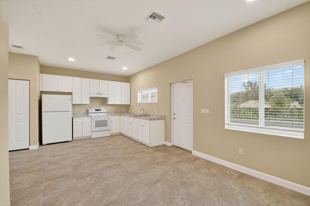 4953 Serafica Dr in Lake Worth Beach, FL - Building Photo