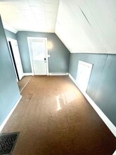 220 W Pierce St, Unit 2 in Macomb, IL - Building Photo - Building Photo