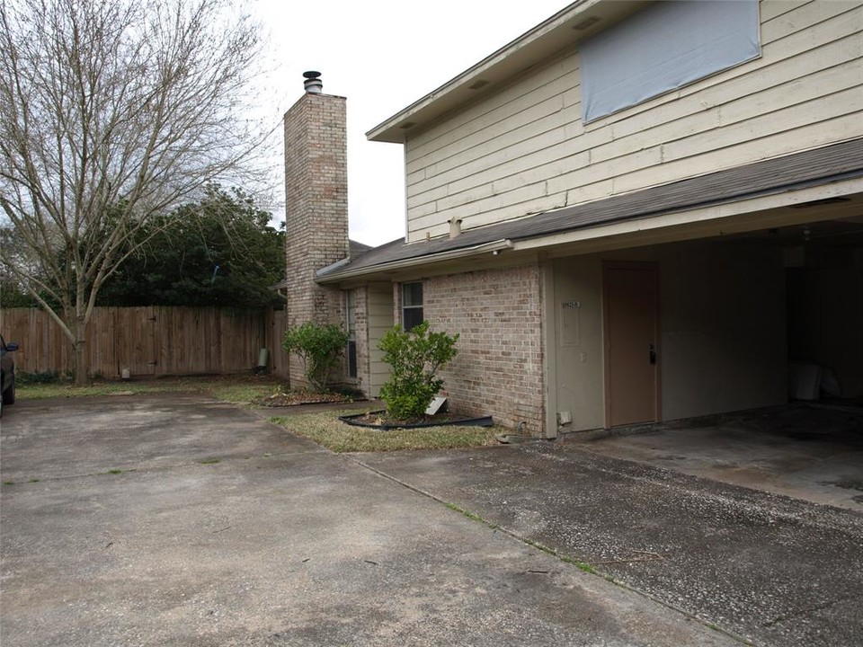 10823 Sugar Hill Dr in Houston, TX - Building Photo