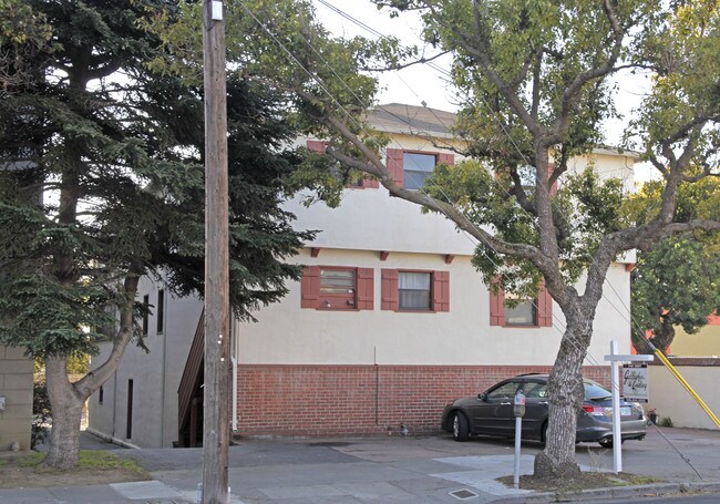 712 Santa Clara Ave in Alameda, CA - Building Photo - Building Photo