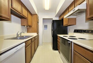 2025 Augusta Dr in Houston, TX - Building Photo - Building Photo