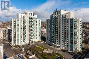 8 Rosebank Dr in Toronto, ON - Building Photo