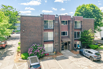 180 Mountain Ave in Malden, MA - Foto de edificio - Building Photo