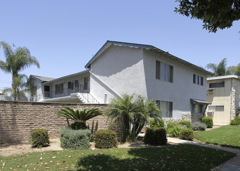 2009 E Whiting Ave in Fullerton, CA - Building Photo