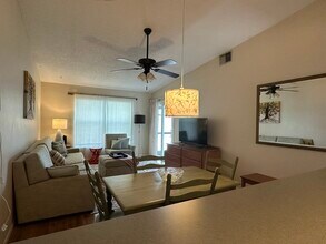 7315 Parkside Villas Dr, Unit 7315 Parkside Villas in St. Petersburg, FL - Foto de edificio - Building Photo