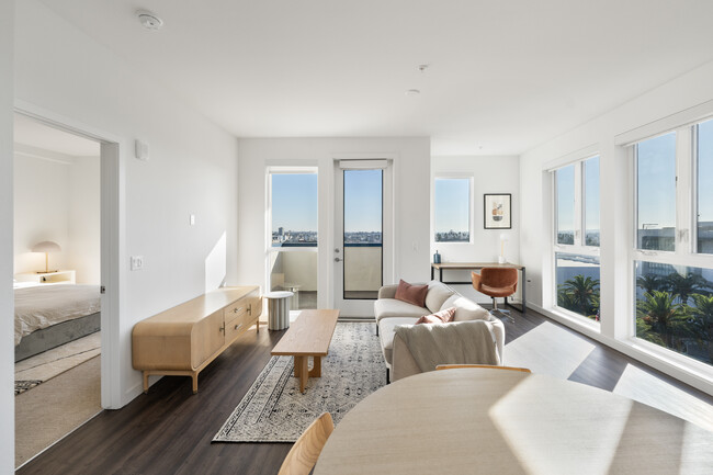 689 Catalina in Los Angeles, CA - Building Photo - Interior Photo