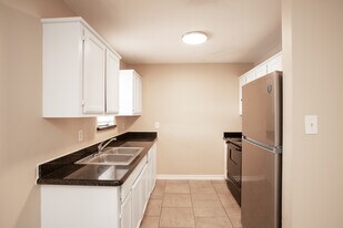 Valencia Apartments in Harlingen, TX - Building Photo