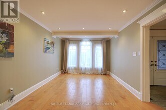 10 Lehman Crescent in Markham, ON - Building Photo - Building Photo