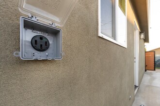 4826 Rolando Blvd, Unit 4824 in San Diego, CA - Building Photo - Building Photo