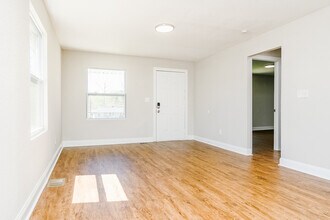 10 Gilbert Ct in Greenville, SC - Building Photo - Building Photo