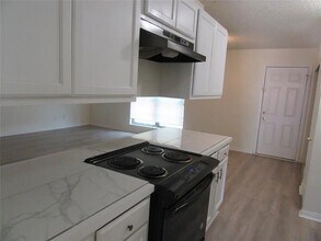 1802 Pilot Way in Garland, TX - Foto de edificio - Building Photo