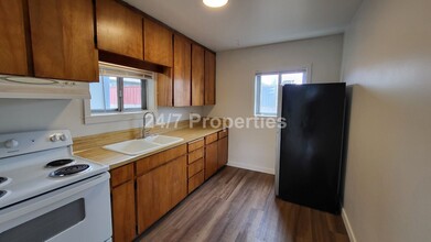 2516 10th Ave in Forest Grove, OR - Foto de edificio - Building Photo