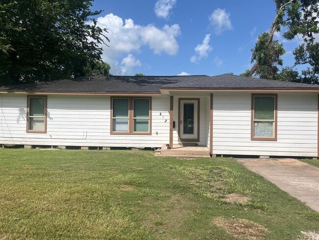 property at 812 Old Angleton Rd
