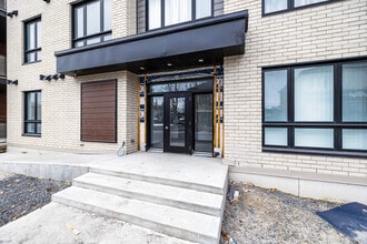 3945 Saint-Martin Boul O in Laval, QC - Building Photo - Building Photo