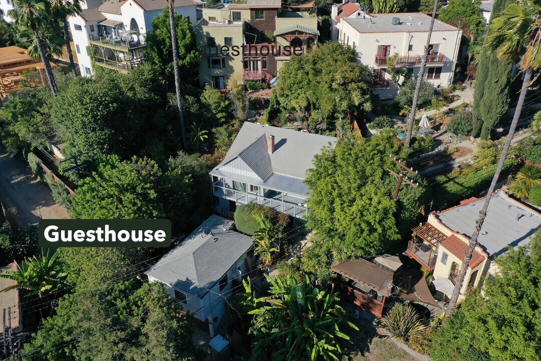 854 Sayre Ln in Los Angeles, CA - Building Photo