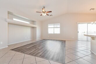 9729 Red Horse St in Las Vegas, NV - Building Photo - Building Photo