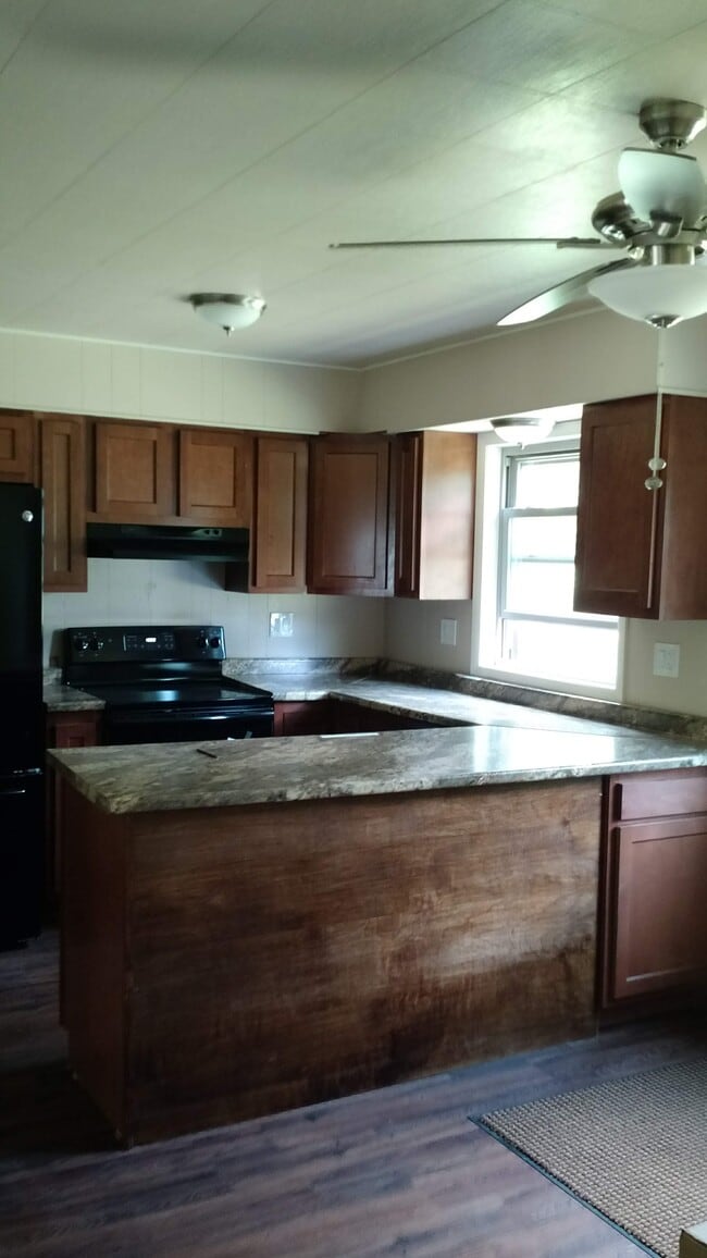 N2724 Duvenick Ln in Waupaca, WI - Foto de edificio - Building Photo