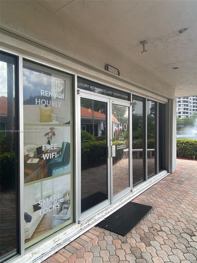 3530 Mystic Pointe Dr in Aventura, FL - Building Photo - Building Photo