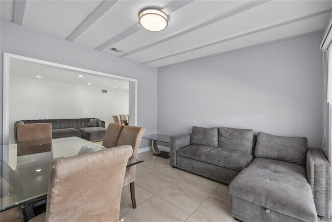 12628 Stagg St in Los Angeles, CA - Building Photo - Building Photo