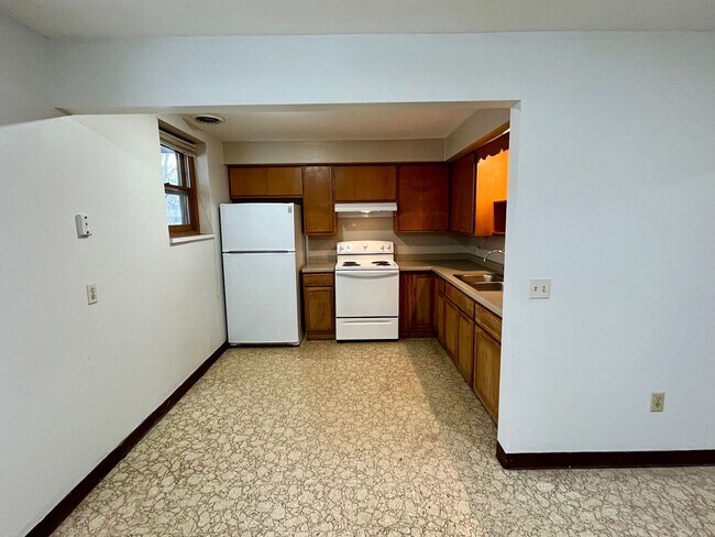 811-813 Adler Rd in Marshfield, WI - Building Photo - Building Photo