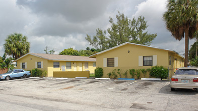 465 NW 40th St in Oakland Park, FL - Building Photo - Building Photo