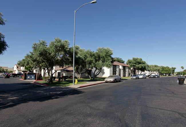 Western Sun Apartments in Mesa, AZ - Building Photo - Building Photo