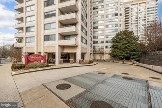 4515 Willard Ave in Chevy Chase, MD - Building Photo - Building Photo