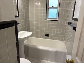 260-27 Langston Ave in Queens, NY - Building Photo - Building Photo