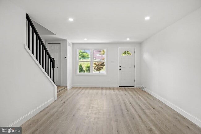 property at 2119 Delmar Dr