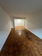 65 Old Mamaroneck Rd in White Plains, NY - Building Photo - Building Photo