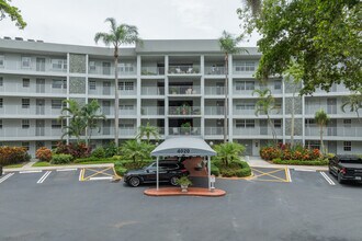 4020 W Palm Aire Dr in Pompano Beach, FL - Building Photo - Building Photo