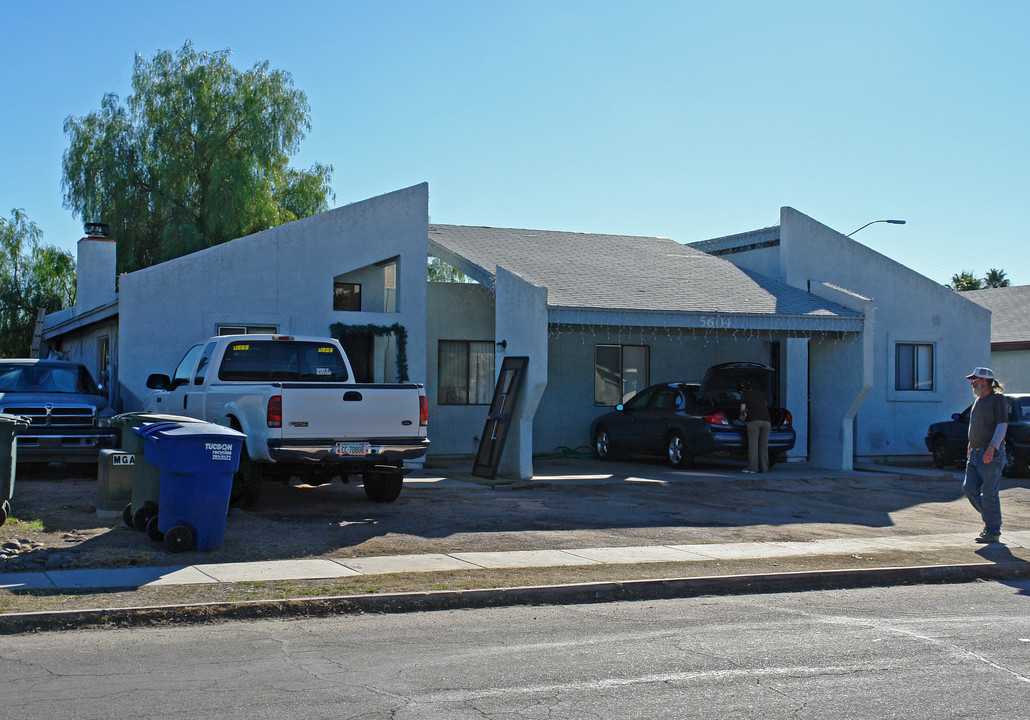 5604 E 26th St in Tucson, AZ - Building Photo