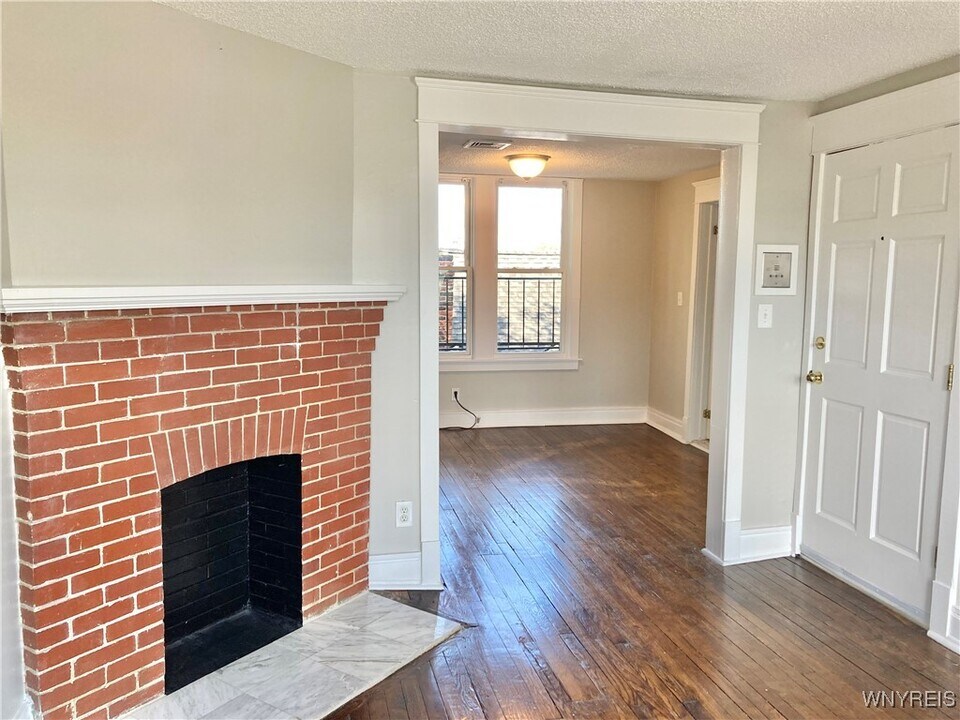 294 S Elmwood Ave in Buffalo, NY - Building Photo